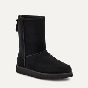 UGG Classic Short Logo Zip Black size 5